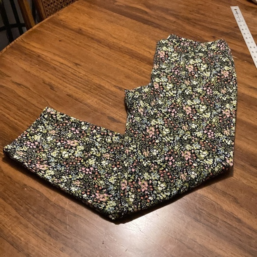 J Jill Live in‎ Chino pants floral print size 4